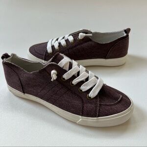 Maurices Betsy Sneaker Maroon Burgundy Fabric Size 9